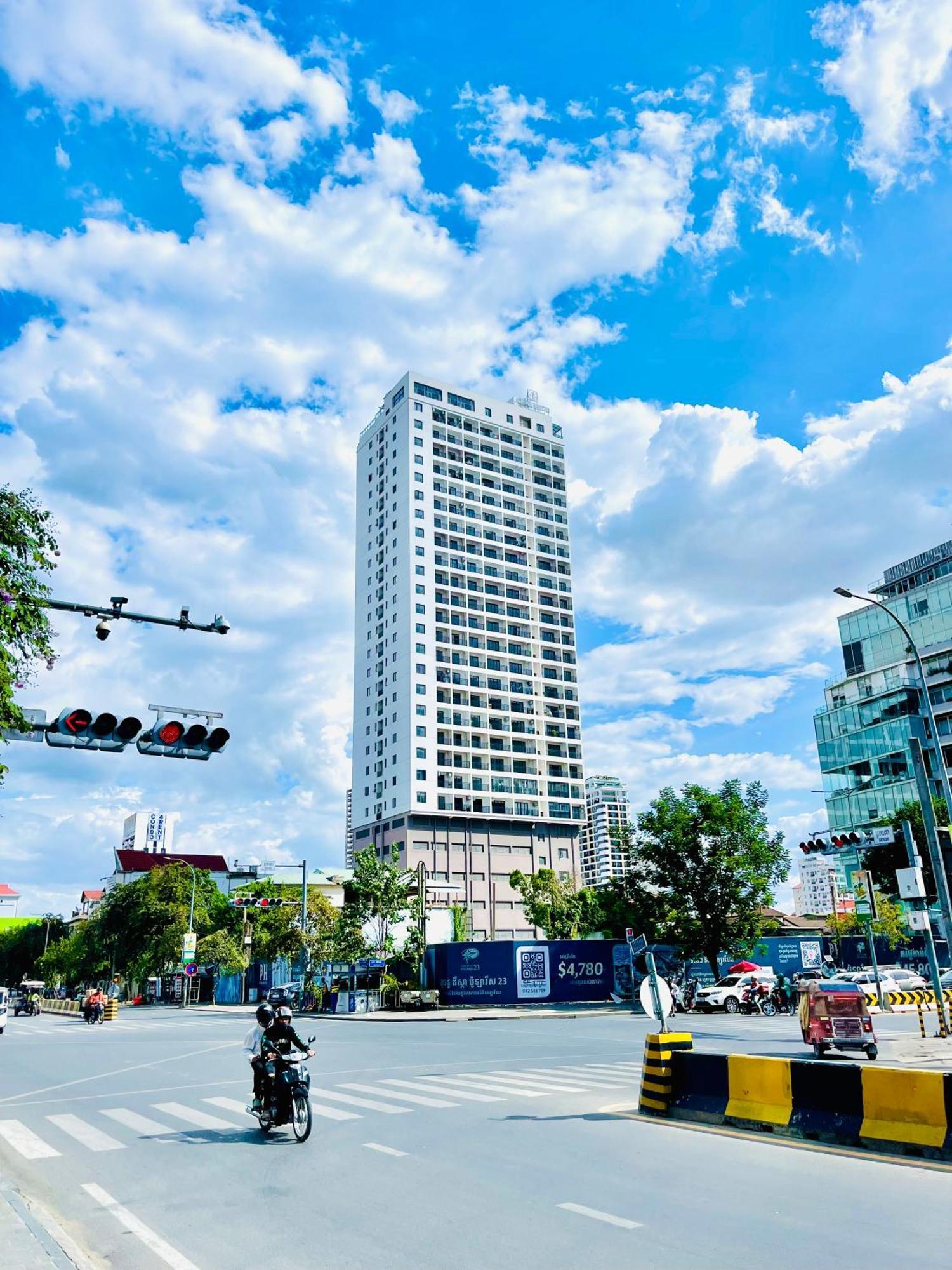 Real Hope Apartments Phnom Penh - Free Laundry Екстериор снимка